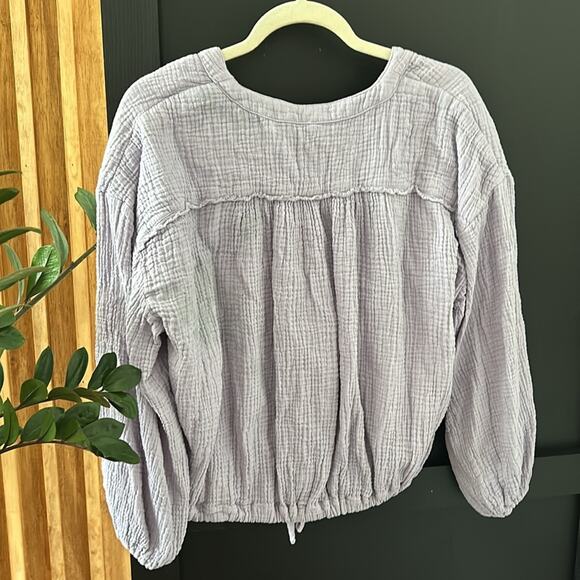 FREE PEOPLE Buttoned Front Gauze Lavender Crop Blouse. Size XS - Picture 4 of 11